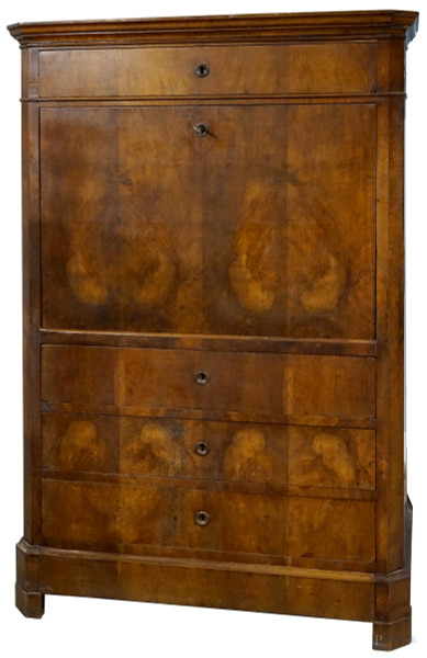 Secretaire in legno impiallacciato, fine XIX-inizi XX secolo, fronte a quattro cassetti e ribalta celante cassettini e grande vano a giorno, cm 157.5x103x50, (difetti).
