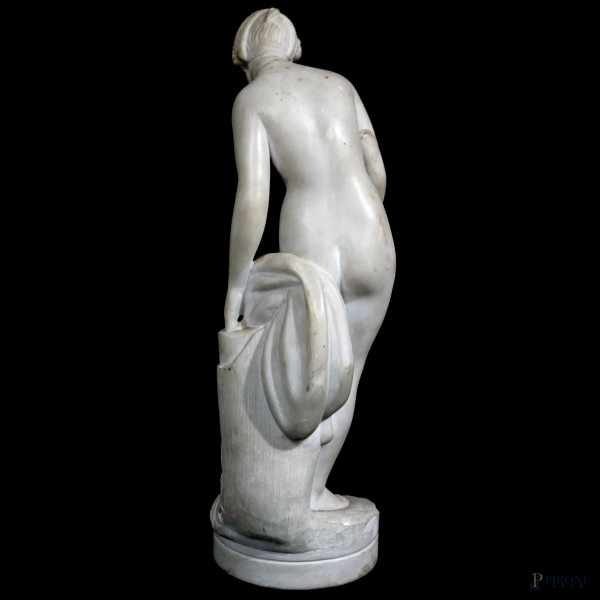 Venere, XX secolo, marmo, altezza cm 43, (difetti)