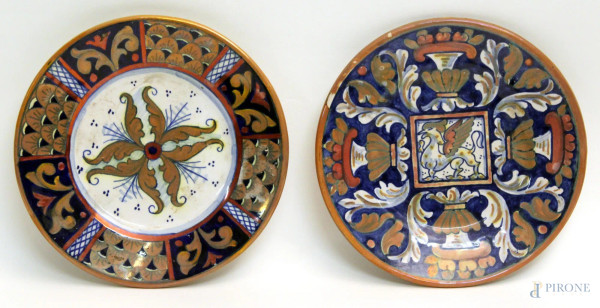 Coppia di piattini in ceramica Rubboli Gualdo Tadino, diamentro 17 cm.