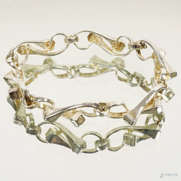 Bracciale in argento 800 con intreccio a foggia di chiodi, lunghezza cm 20, peso gr. 37