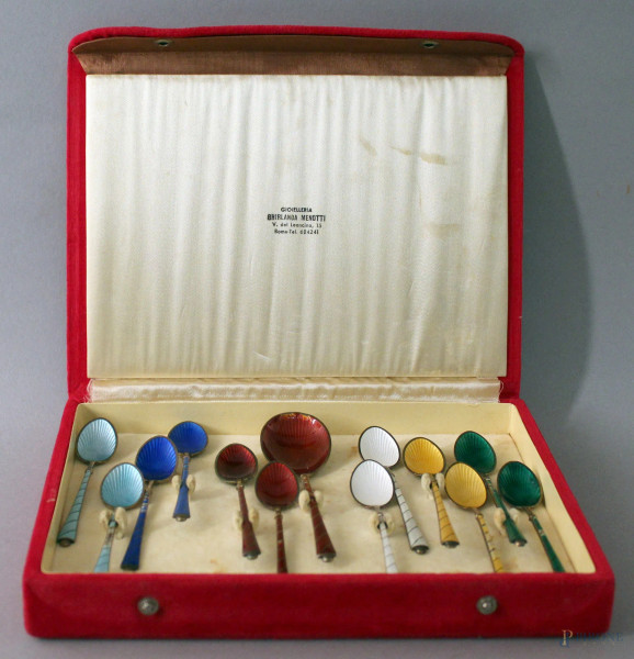 Lotto composto da tredici cucchiaini in argento e smalti a vari colori, (piccoli difetti)