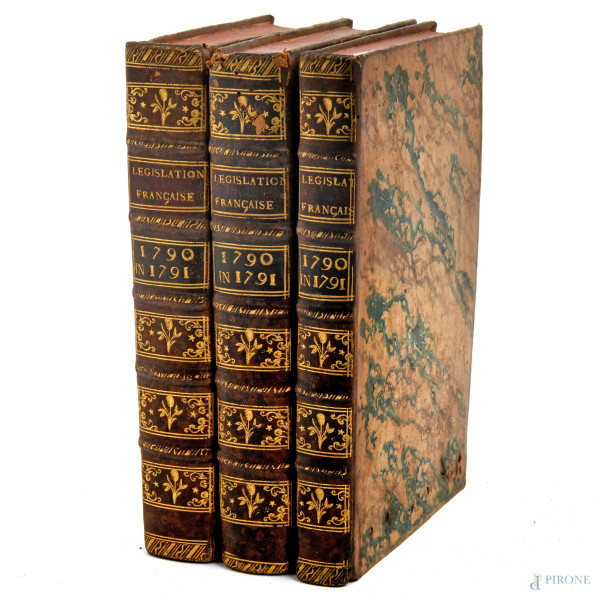 La Nouvelle Legislation Francaise ou Recueil des Loix, Avignone, 1790, 3 voll, (segni di usura, tracce di umidità, bruniture)