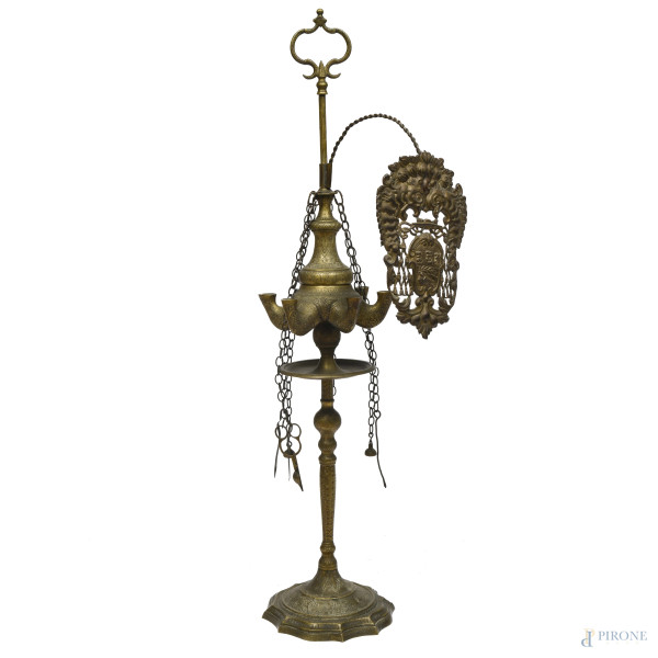 Centilena in bronzo a sei luci, XX secolo, altezza cm 108, (segni di usura del tempo)