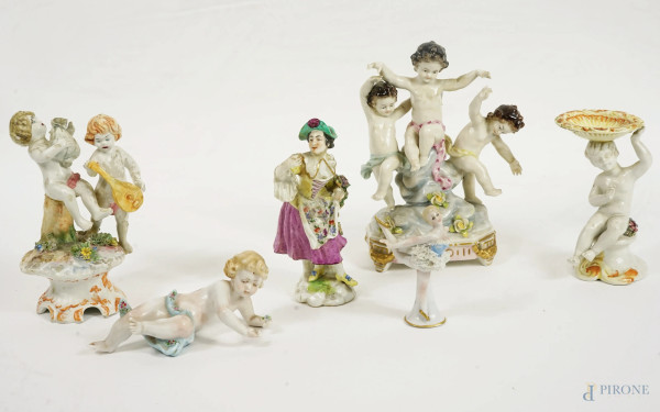 Lotto di sei statuine in porcellana policroma di manifatture diverse, XX secolo,  cm h 16x15, (difetti e restauri)