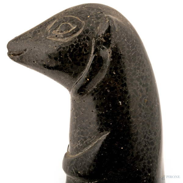 Coppia di animali in porfido, XX secolo, rispettivamente cm 28,5x11x12 e cm 14x25x11, (difetti)