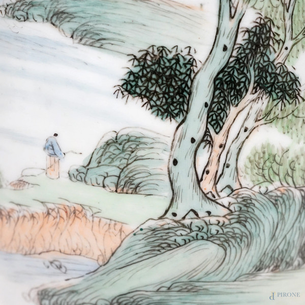 Vaso in porcellana con paesaggi dipinti, Cina, XX secolo, altezza cm 43 (restauri)