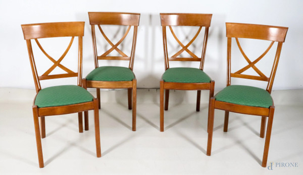 Lotto di 4 sedie in ciliegio con seduta imbottita e rivestita in tessuto verde, XX secolo, cm 92x43x43, (segni di usura, scalfiture, difetti)