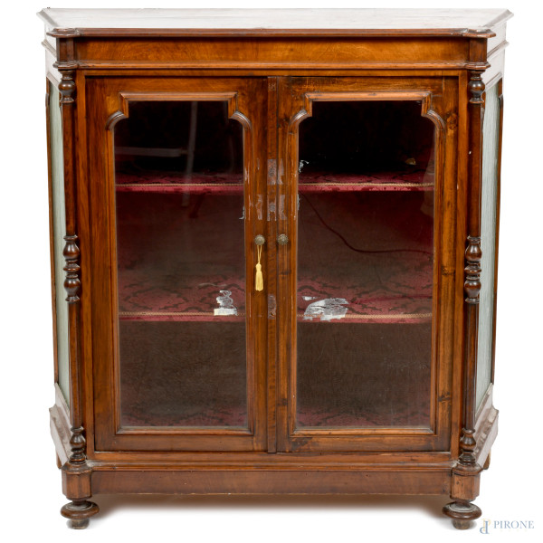 Servantina in legno con sportelli in vetro ed interno a tre piani, XX secolo, cm 104x85x41, (difetti)