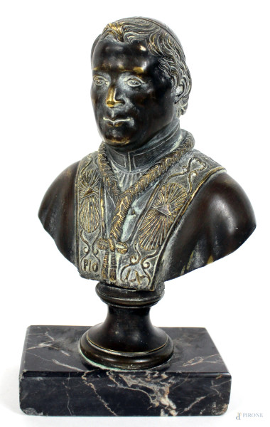 Papa Pio IX, busto in bronzo, altezza cm. 14, base in marmo, (difetti).