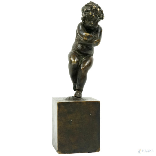 Putto, scultura in bronzo brunito, cm h 17, firmata, (difetti)