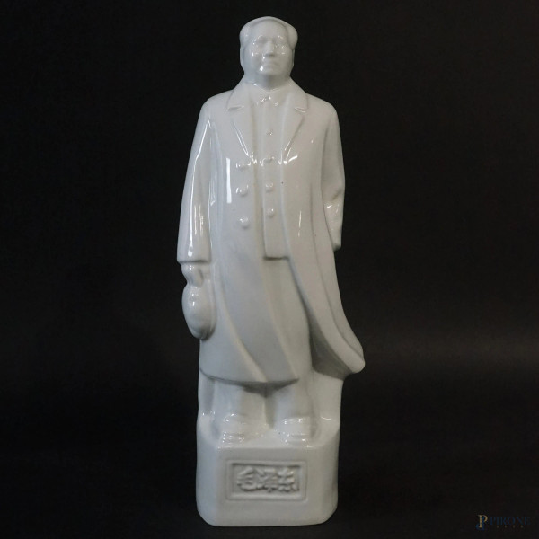 Mao Zedong, scultura in porcellana smaltata bianca, Cina, XX secolo, cm h 34,5