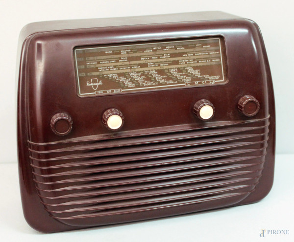 Vecchia radio anni 60 a valvole in plastica, marcata Marelli, h. 26x31 cm