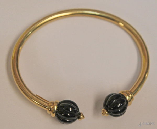 Bracciale rigido in oro 18 kt con due cabochon, gr. 17.