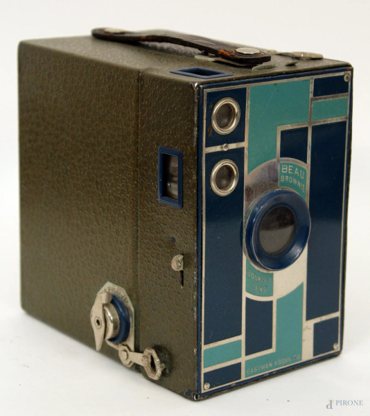 Macchina fotografica Kodak blu con lenti.