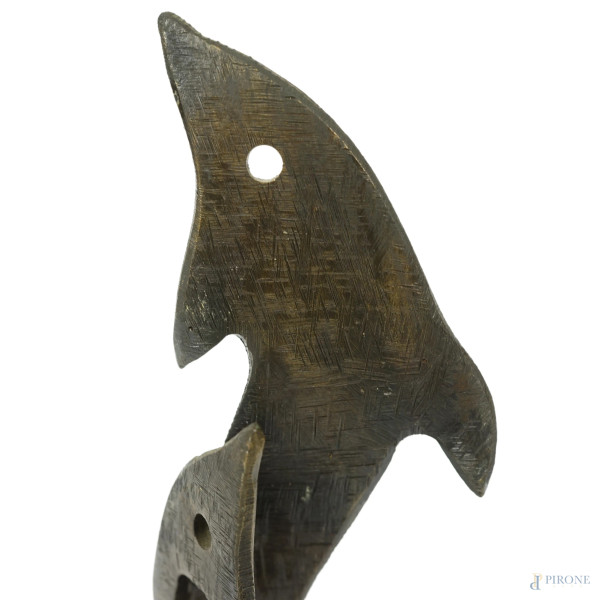 Angelo Camerino (1932), Delfini, bronzo su base in marmo verde, alt. cm. 25,5, firmato