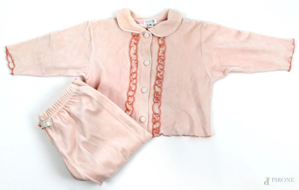 Confetti, pigiama due pezzi da bambina, composto da una maglietta a maniche lunghe con colletto e bottoni ed un pantalone lungo con elastico in vita, taglia 18 mesi.