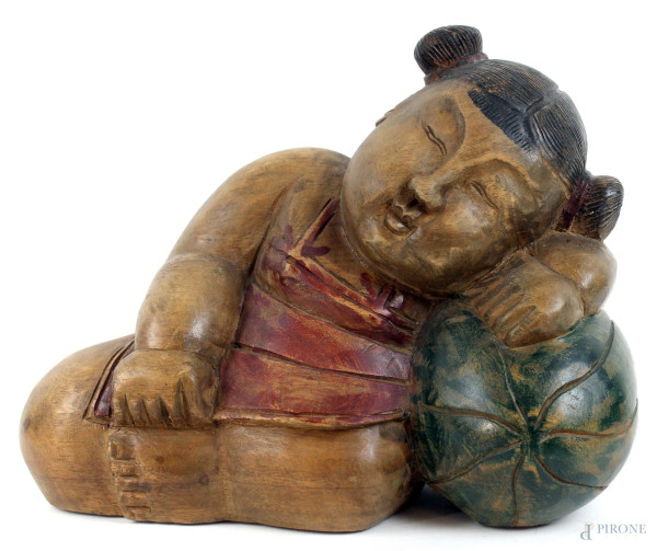 Bambina cinese che dorme, scultura in legno, cm h 31x43x19, arte orientale, XX secolo