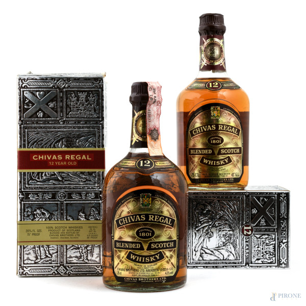 Lotto di due bottiglie di Chivas Regal 12 year old