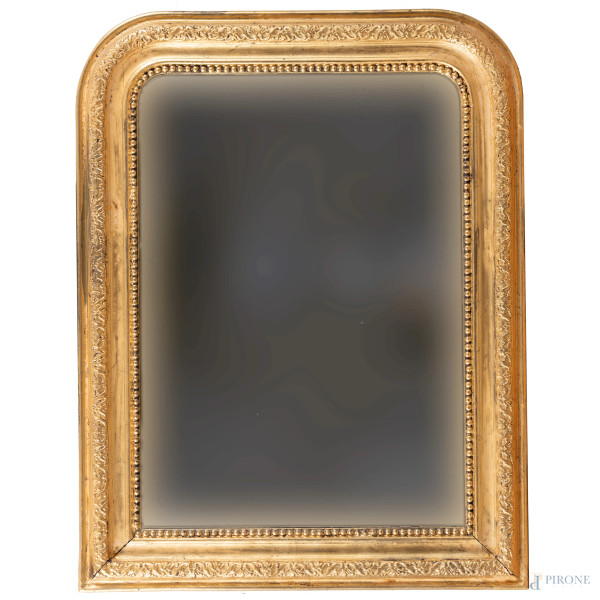 Specchiera in legno intagliato e dorato, XX secolo, cm 66x51, (segni di usura, scalfiture, perdite di doratura, rotture, difetti)