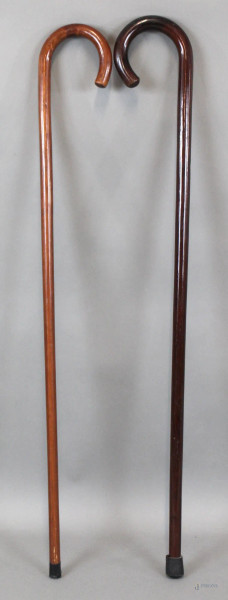 Lotto di due bastoni da passeggio in legno, altezza max cm. 88, XX secolo