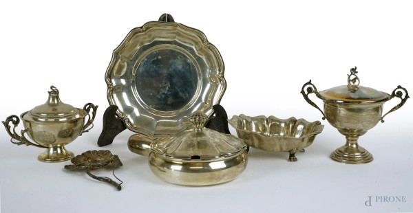 Lotto composto da sei piccoli oggetti in argento, peso gr. 510