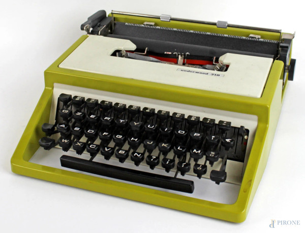 Macchina da scrivere Olivetti, modello Underwood 310, anni &#39;60, in metallo verde, entro custodia originale.