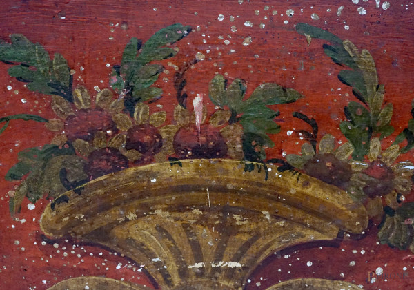 Panchetta in legno intagliato e dipinto, con seduta alzabile e schienale sagomato, XIX-XX secolo,...