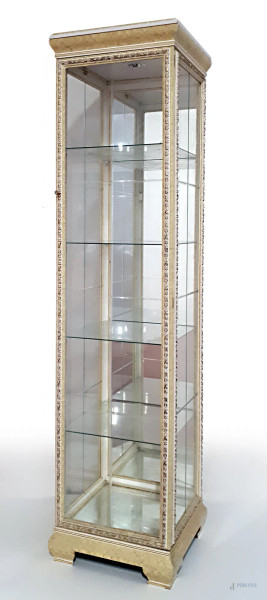 Vetrina in legno, vetro e specchio, decorazione stile veneziano, quattro ripiani in vetro, cm 40x40x165