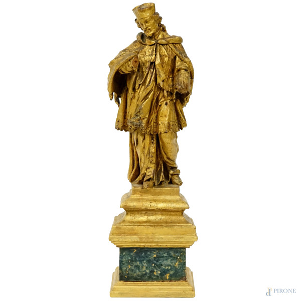 Figura di ecclesiastico, scultura in legno dorato e laccato, cm h 34.5, arte barocca italiana, XVIII secolo, (difetti e mancanze)