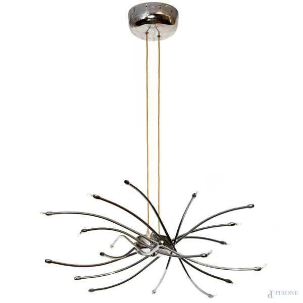Lampadario in acciaio cromato prod. Sforzin Illuminazione, diametro cm 68 circa, (usura del tempo, da revisionare)