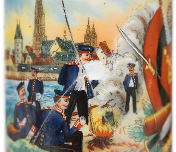 12 boccali da birra con decorazioni a stampa policroma di soggetto militare, co coperchi in metal...