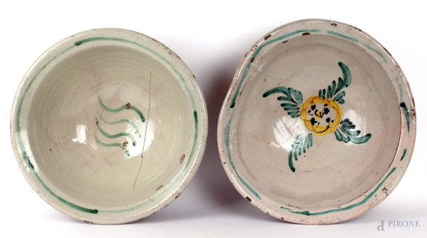 Lotto di due grandi centrotravola in ceramica smaltata con decori policromi, misure max altezza cm 14, diametro cm. 38,5, (difetti).