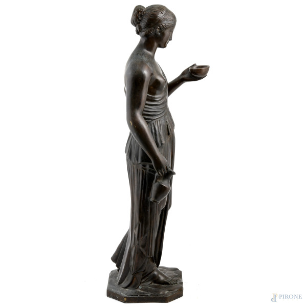 Ebe, XX secolo, scultura in bronzo, altezza cm 78, firmata, (lievi segni di usura)