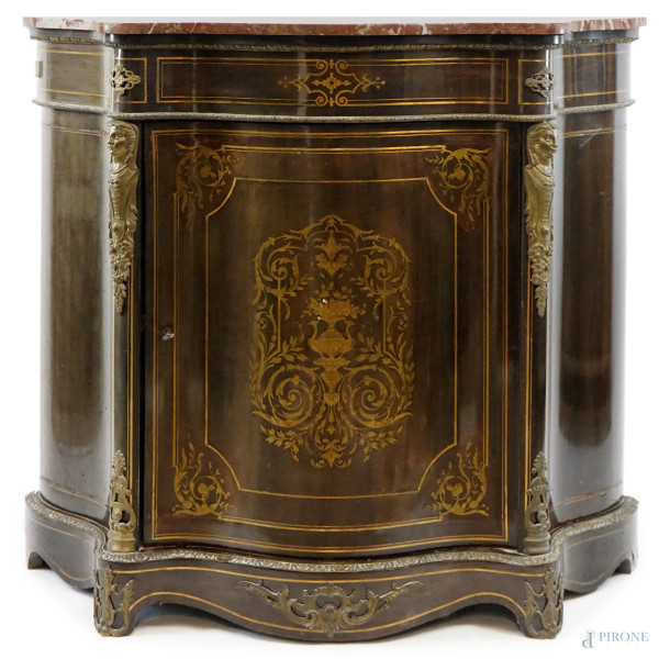 Servante Napoleone III, piano in marmo, fronte di linea sagomata con filettature e laterali scolpiti a foggia di busti di  cariatidi  in bronzo, cm h 105x112x43, (difetti).