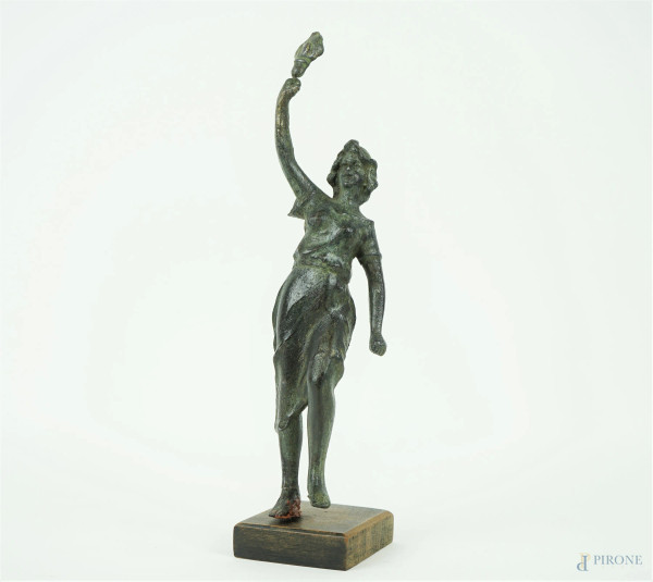 Giovane con fiaccola, scultura in bronzo, cm h 23,5, base in legno, XX secolo, (difetti).