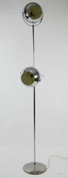 Goffredo Reggiani, lampada da terra a due luci, struttura in metallo cromato, con doppio interruttore, cm h 182, prod. Italia, anni '70, (lievi difetti)