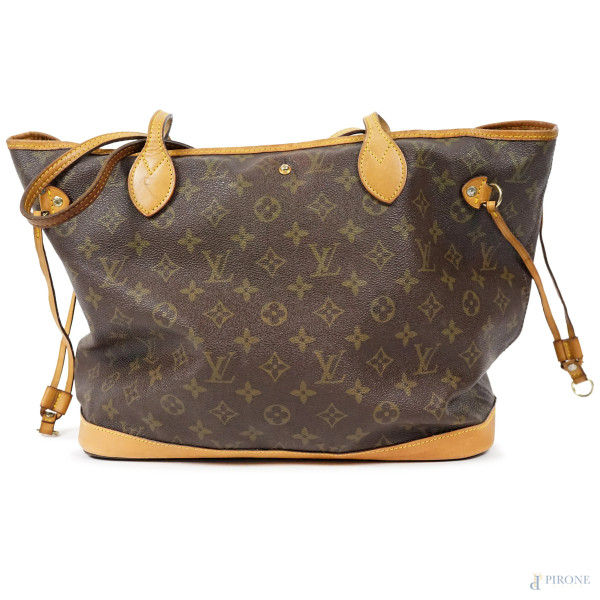 Borsa Louis Vuitton, in monogram canvas con doppi manici, fodera in tela con taschina all'interno, cm h 27,5x46x17 (misure compresi manici h cm 52,5)