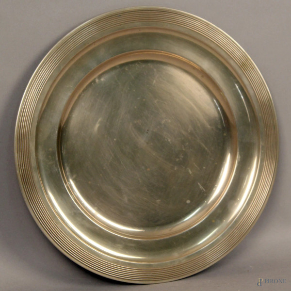 Piatto di linea tonda in argento, diam. 31cm, gr. 355.