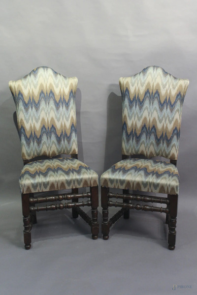 Coppia di sedie in noce con seduta e dorsale in stoffa, XIX sec.