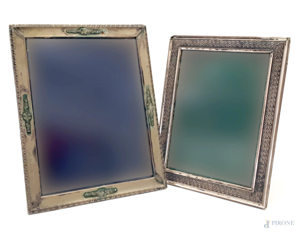 Coppia di cornici portafoto vintage in argento 800, con punzonatura, ingombro cm 28,5x22 e 26x20