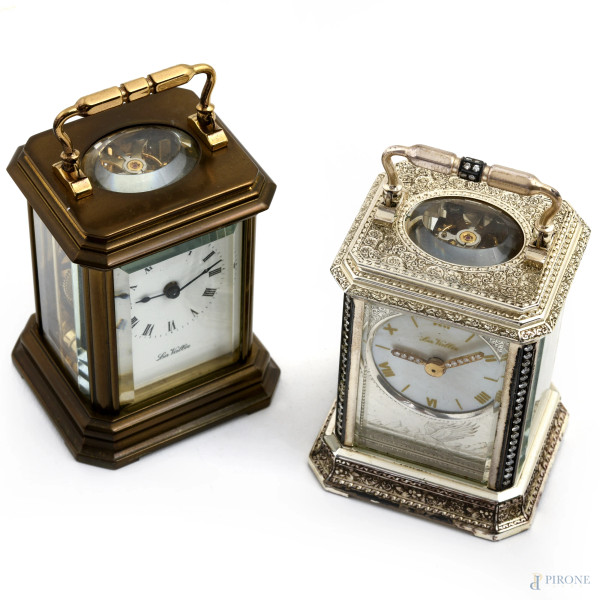 Lotto di due piccoli orologi cappuccina La Vallèe, rispettivamente in bronzo e bronzo placcato in argento 925, misure massime cm 8x4x5, (da revisionare)