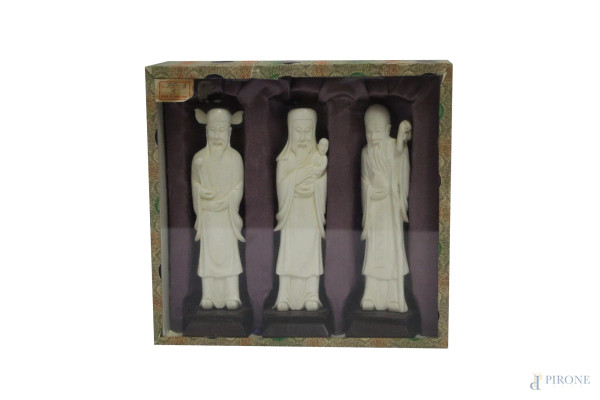 Lotto di tre saggi in avorio, arte cinese, primi 900, h. 12 cm