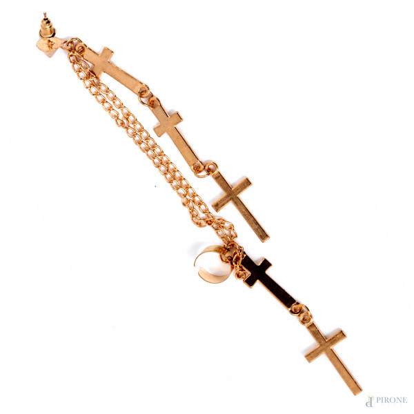 Orecchino a pendente con ciondoli a croce in metallo dorato, lunghezza cm 13