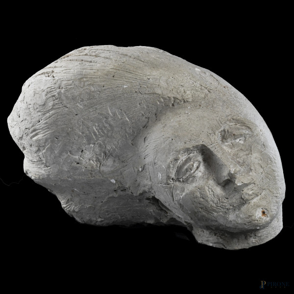 Volto di donna, XX secolo, scultura in gesso, cm 60x37x30 circa, (difetti, scalfiture)