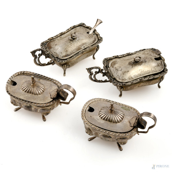 Lotto composto da 4 salierine in argento, XX secolo, misure massime cm 4,5x9x5, peso complessivo gr 200