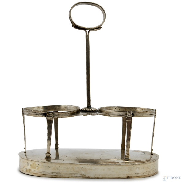 Lotto composto da oliera e centrotavola traforato in argento, peso complessivo gr 740, misura mas...