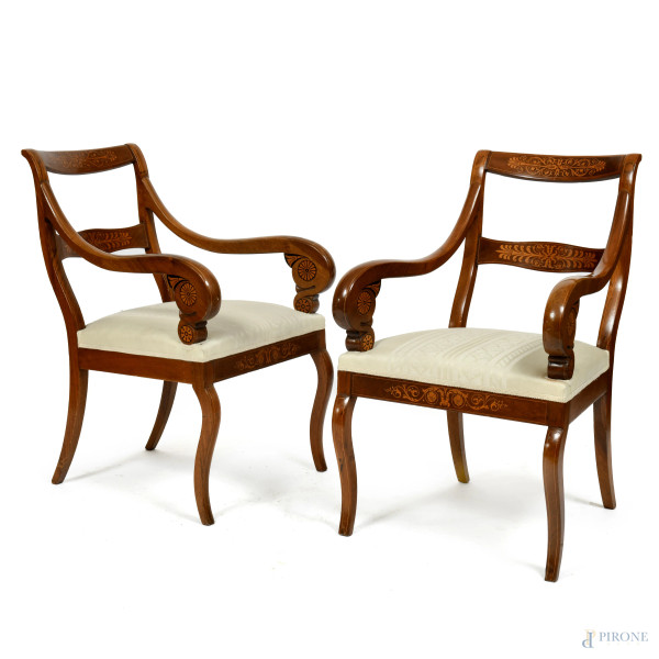 Coppia di poltrone in stile Biedermeier in legno impiallacciato e intarsiato in varie essenze, XIX secolo, cm 87x63x56, (segni di usura, scalfiture, graffi, difetti, fori di tarlo)