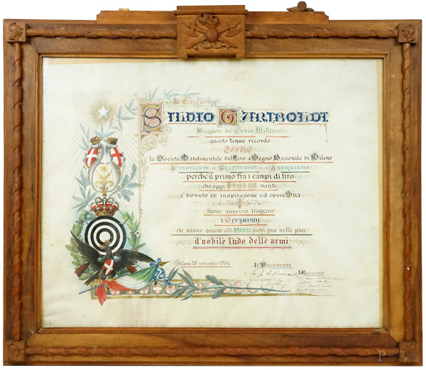 Onoreficenza al Cavalier Silvio Gariboldi 1° classificato al tiro a segno nazionale, diploma su carta datato 1904, cm 47x58, entro cornice in legno scolpito con stemma del Reggimento Genio Zappatori, (difetti).