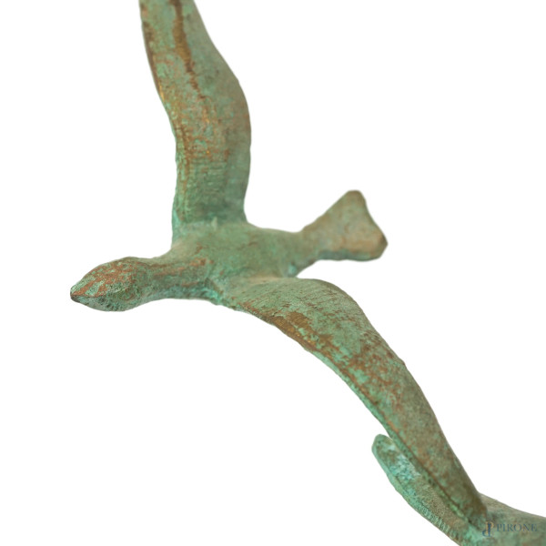 Angelo Camerino (1932), Gabbiani, bronzo su doppia base in marmo verde, cm 26x23x12,5, firmato