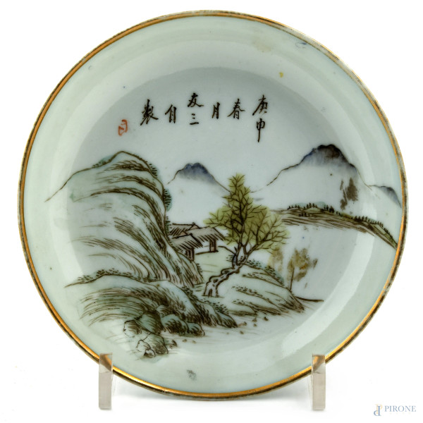 Lotto di due piattini in metallo dipinto e due piattini in porcellana smaltata, XX secolo, diamet...